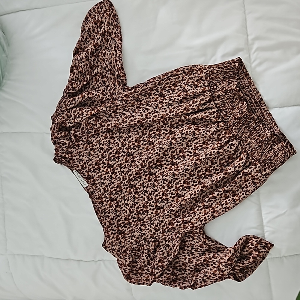 Junior's Size M 3/4 Length Pleated Sleeve Dressy Casual Elastic Waist Top